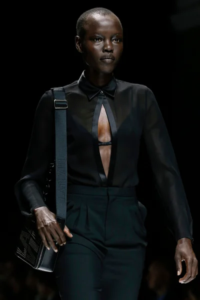 Look 10